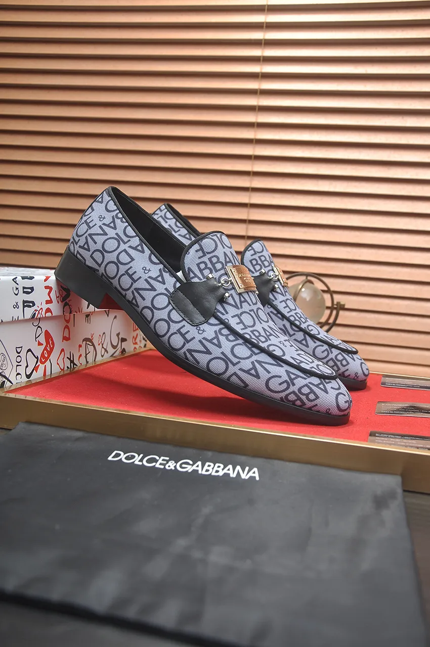 Men's men's shoes 💰500💶🌲 DG top 🔍🔍Men's new leather shoes 🚹 are on sale at the same time at the counter ⚠The uppers are imported cowhide from Italy, the entire imported cowhide lining, imported accessories 💪💪, completely 1⃣️ vs 1⃣️ replica 🇮 🇹💪💪, ⚠Sole: The original sole is specially provided by the original factory, the exclusive movable molded sole is super comfortable, ⚠The original factory follows the order, 🔍🔍high quality, you can enter and exit the counter at will, welcome to compare ⚠Size: 38-44 (45 customized)